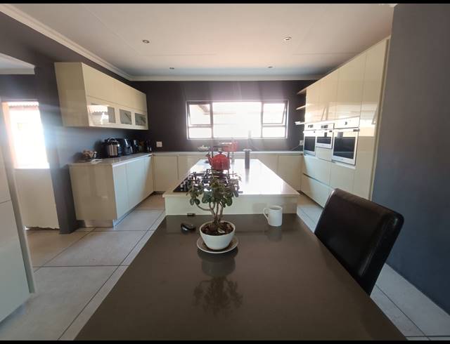 4 BEDROOM HOUSE FOR SALE IN VANDERBIJLPARK SE 8
